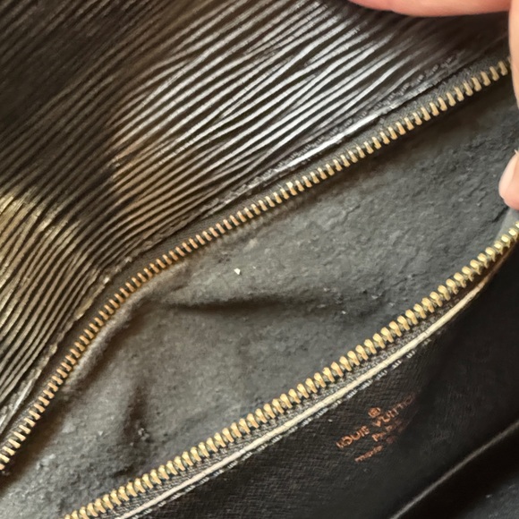 Louis Vuitton Black Epi Leather Sellier Dragonne Clutch Wristlet w/dust bag - Picture 9 of 10